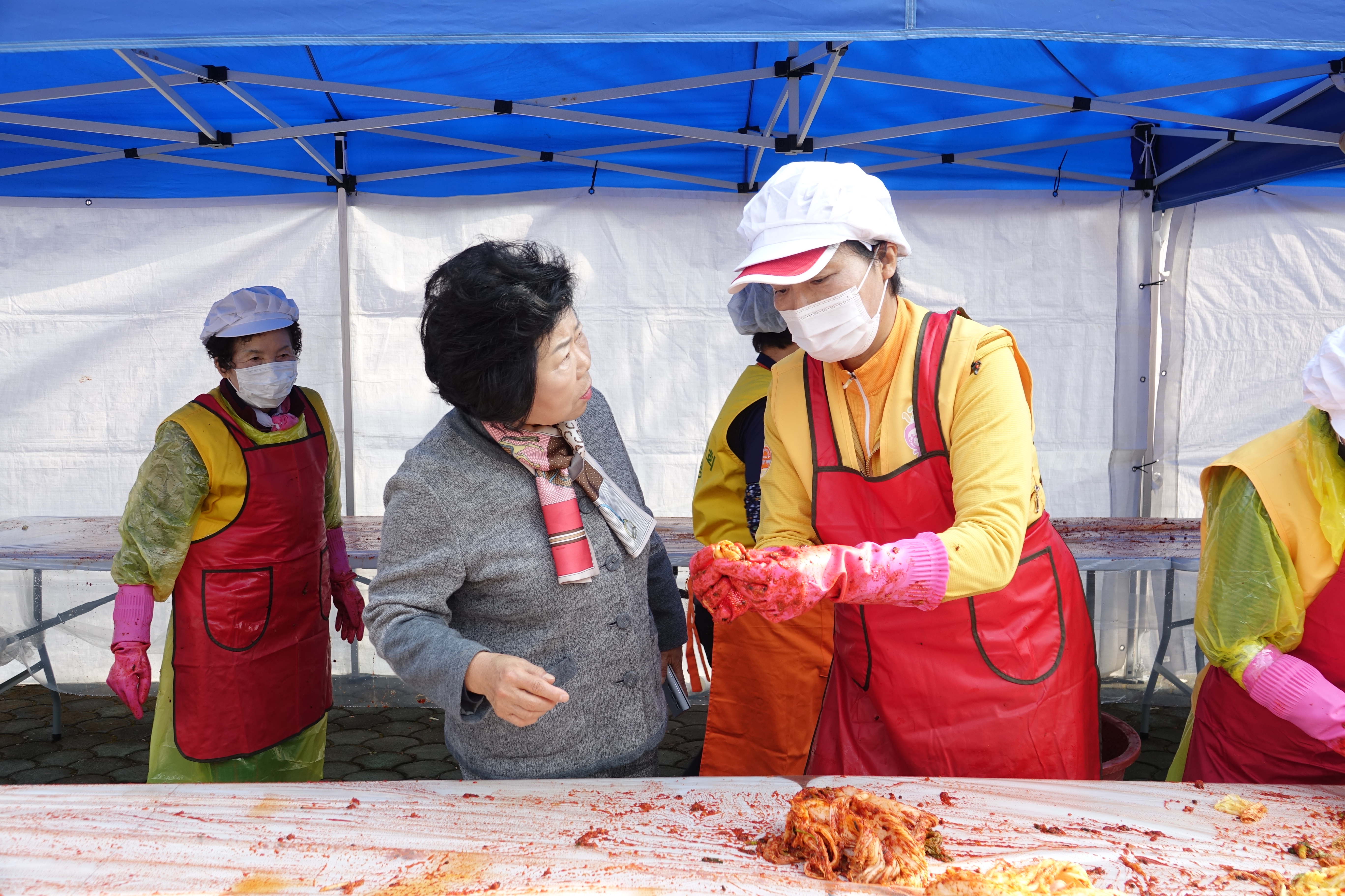 산청군 자원봉사협의회 사랑의 김장김치 담그기