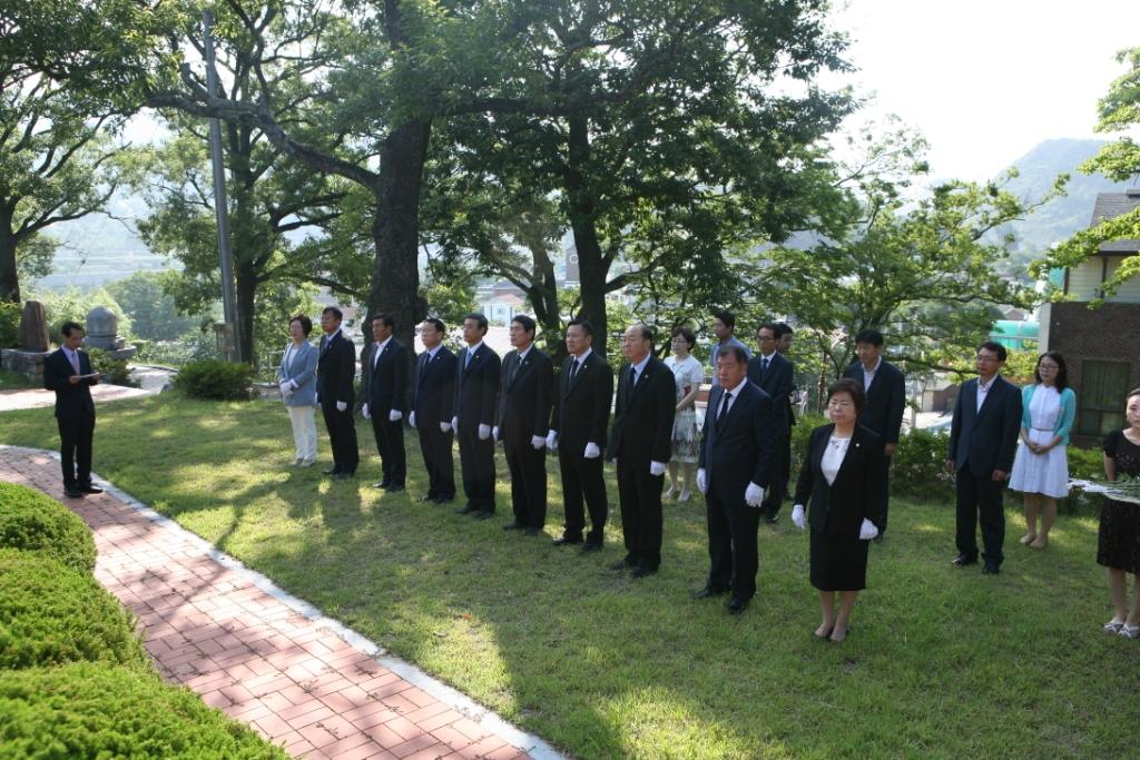 제7대 산청군의회 개원식 충혼탑 참배
